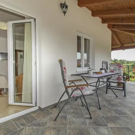 Eva In Porec * Istrien بيت ضيافة 2*