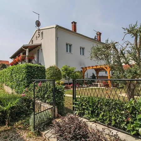 Eva In Porec * Istrien ゲストハウス 2*