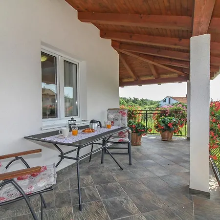 Konukevi Eva In Porec * Istrien Vrvari