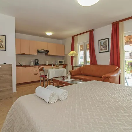 Eva In Porec * Istrien Vendégház 2*