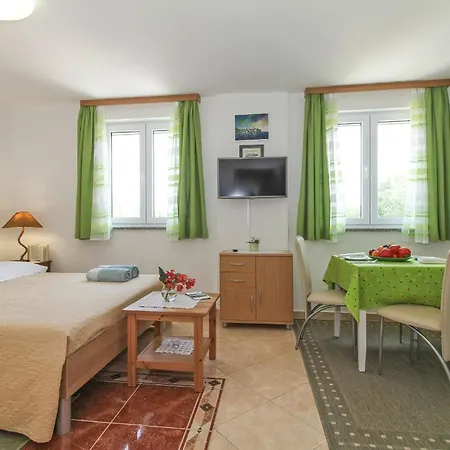 Konukevi Eva In Porec * Istrien Vrvari